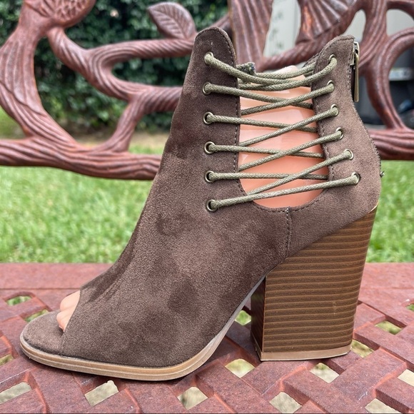 💋BAMBOO Vegan Suede Zip Back Open Toe Ankle Heeled Booties - Picture 3 of 14